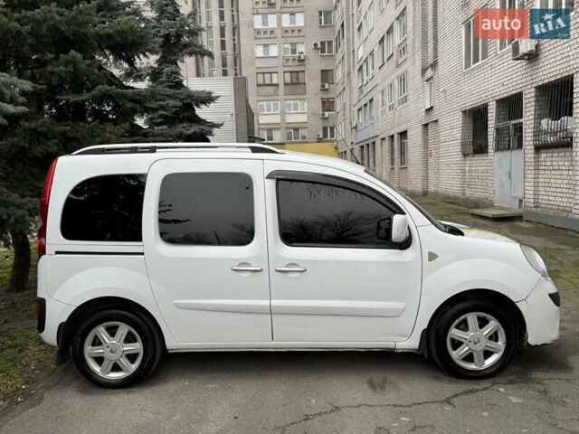 Белый Рено Кенгу, объемом двигателя 1.5 л и пробегом 329 тыс. км за 5199 $, фото 6 на Automoto.ua