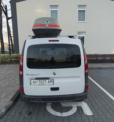 Белый Рено Кенгу, объемом двигателя 1.5 л и пробегом 286 тыс. км за 6000 $, фото 4 на Automoto.ua