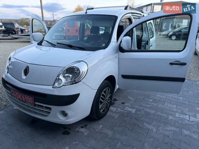 Рено Кенгу 2011 в Калуше на Automoto.ua Белый Рено Кенгу, объемом двигателя 1.5 л и пробегом 300 тыс. км за 7750 $, фото 12 на Automoto.ua