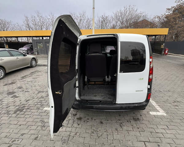 Белый Рено Кенгу, объемом двигателя 1.46 л и пробегом 172 тыс. км за 8200 $, фото 6 на Automoto.ua