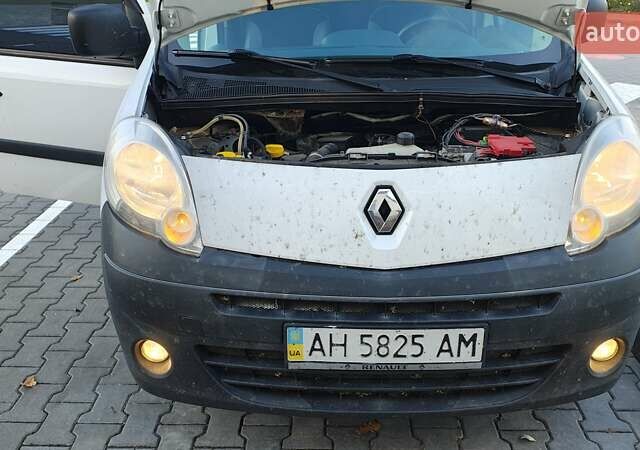 Белый Рено Кенгу, объемом двигателя 1.5 л и пробегом 286 тыс. км за 6000 $, фото 22 на Automoto.ua