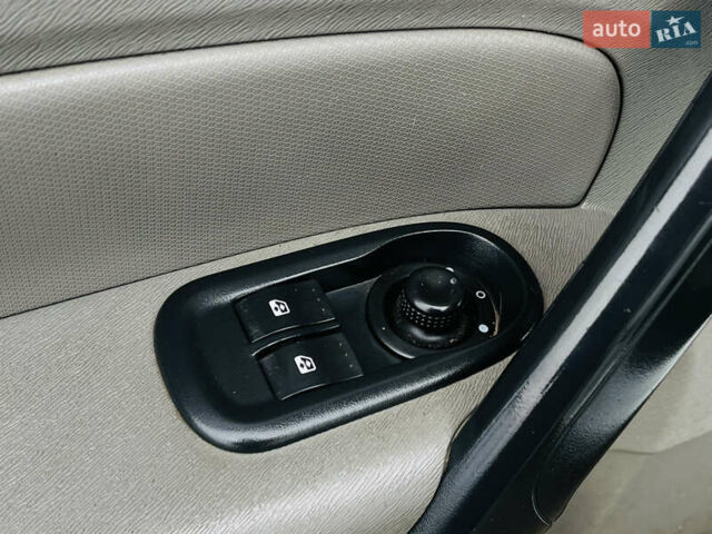 Белый Рено Кенгу, объемом двигателя 1.46 л и пробегом 228 тыс. км за 5000 $, фото 13 на Automoto.ua