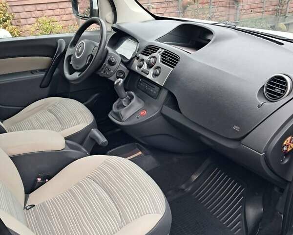 Белый Рено Кенгу, объемом двигателя 1.46 л и пробегом 279 тыс. км за 7700 $, фото 10 на Automoto.ua