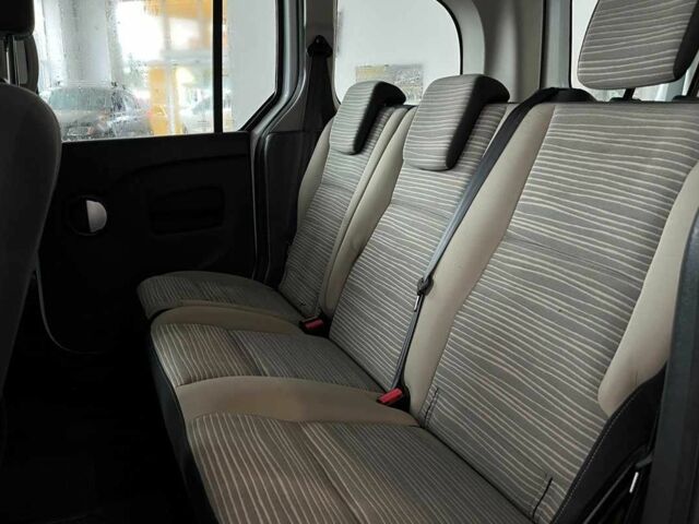 Белый Рено Кенгу, объемом двигателя 1.5 л и пробегом 230 тыс. км за 7600 $, фото 9 на Automoto.ua