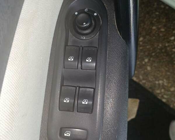 Белый Рено Кенгу, объемом двигателя 1.6 л и пробегом 228 тыс. км за 6700 $, фото 19 на Automoto.ua