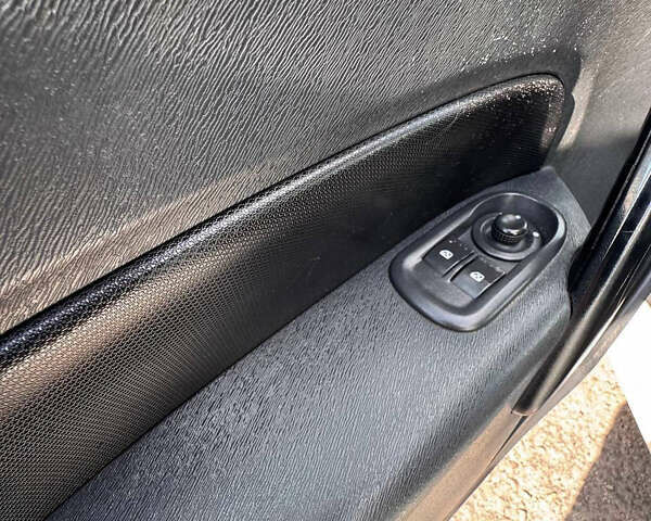 Белый Рено Кенгу, объемом двигателя 1.46 л и пробегом 290 тыс. км за 6999 $, фото 7 на Automoto.ua