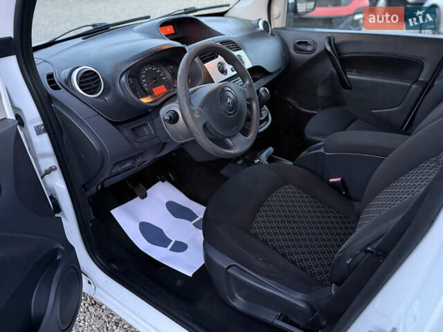 Рено Кенгу 2011 в Калуше на Automoto.ua Белый Рено Кенгу, объемом двигателя 1.5 л и пробегом 300 тыс. км за 7750 $, фото 19 на Automoto.ua