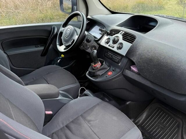 Белый Рено Кенгу, объемом двигателя 1.5 л и пробегом 215 тыс. км за 6700 $, фото 6 на Automoto.ua