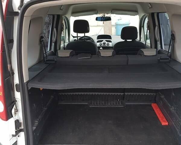 Белый Рено Кенгу, объемом двигателя 1.6 л и пробегом 181 тыс. км за 7600 $, фото 8 на Automoto.ua