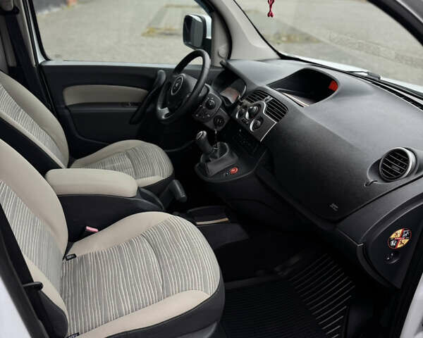 Белый Рено Кенгу, объемом двигателя 1.5 л и пробегом 270 тыс. км за 6499 $, фото 10 на Automoto.ua