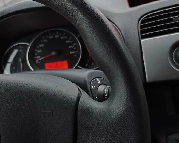 Белый Рено Кенгу, объемом двигателя 1.5 л и пробегом 195 тыс. км за 7929 $, фото 44 на Automoto.ua