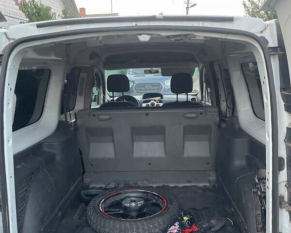 Белый Рено Кенгу, объемом двигателя 1.5 л и пробегом 350 тыс. км за 6050 $, фото 2 на Automoto.ua