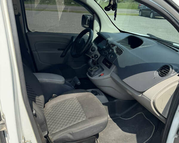 Белый Рено Кенгу, объемом двигателя 1.46 л и пробегом 391 тыс. км за 4300 $, фото 10 на Automoto.ua