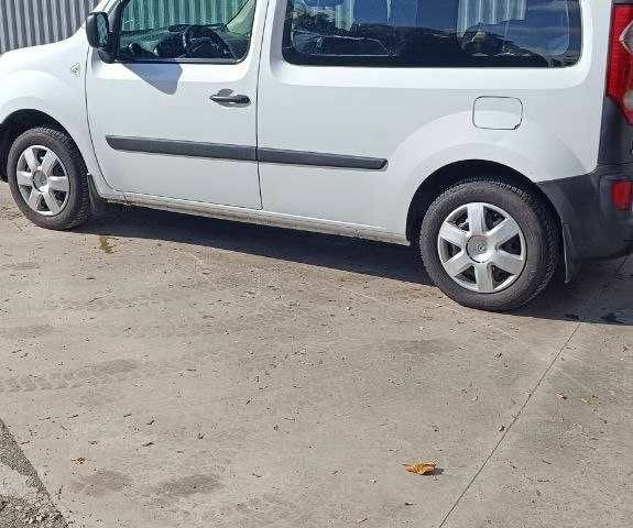 Рено Кєнгу 2011 у Одесі на Automoto.ua Білий Рено Кєнгу, об'ємом двигуна 1.5 л та пробігом 3 тис. км за 6800 $, фото 3 на Automoto.ua