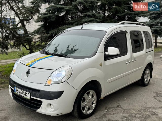 Белый Рено Кенгу, объемом двигателя 1.5 л и пробегом 329 тыс. км за 5199 $, фото 4 на Automoto.ua