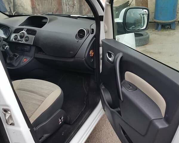 Белый Рено Кенгу, объемом двигателя 1.6 л и пробегом 181 тыс. км за 7600 $, фото 7 на Automoto.ua