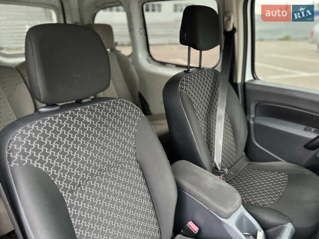 Белый Рено Кенгу, объемом двигателя 1.46 л и пробегом 179 тыс. км за 4999 $, фото 20 на Automoto.ua