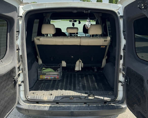 Белый Рено Кенгу, объемом двигателя 1.46 л и пробегом 391 тыс. км за 4300 $, фото 8 на Automoto.ua