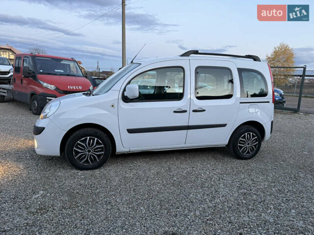 Рено Кенгу 2011 в Калуше на Automoto.ua Белый Рено Кенгу, объемом двигателя 1.5 л и пробегом 300 тыс. км за 7750 $, фото 2 на Automoto.ua