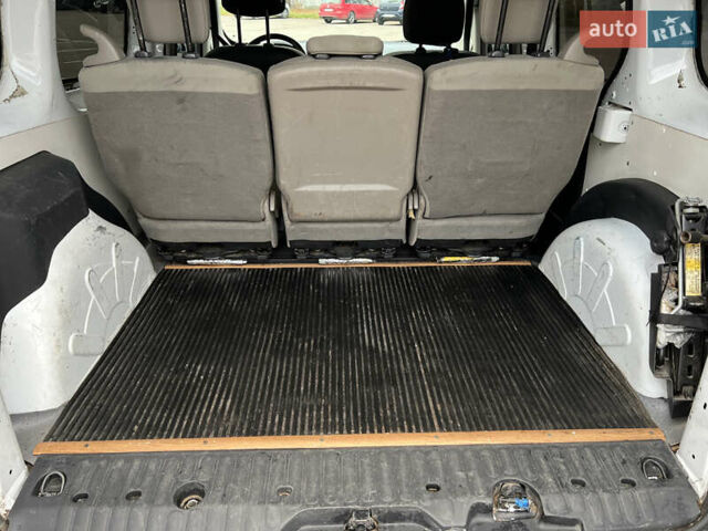 Белый Рено Кенгу, объемом двигателя 1.46 л и пробегом 179 тыс. км за 4999 $, фото 16 на Automoto.ua