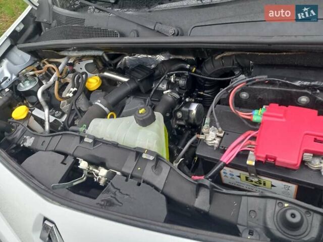 Белый Рено Кенгу, объемом двигателя 1.5 л и пробегом 180 тыс. км за 8999 $, фото 19 на Automoto.ua