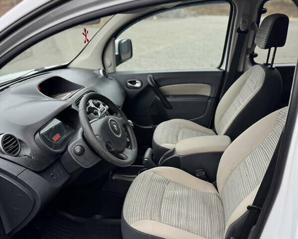 Белый Рено Кенгу, объемом двигателя 1.5 л и пробегом 270 тыс. км за 6499 $, фото 6 на Automoto.ua