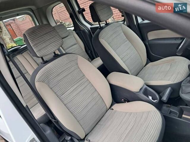 Белый Рено Кенгу, объемом двигателя 1.46 л и пробегом 279 тыс. км за 7700 $, фото 12 на Automoto.ua