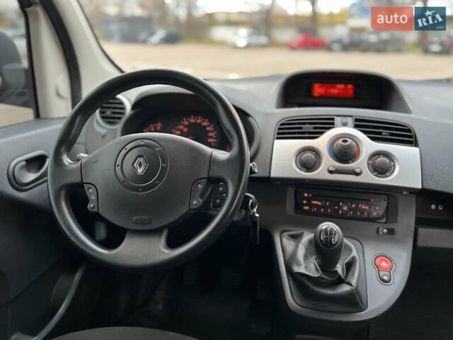 Белый Рено Кенгу, объемом двигателя 1.46 л и пробегом 179 тыс. км за 4999 $, фото 19 на Automoto.ua