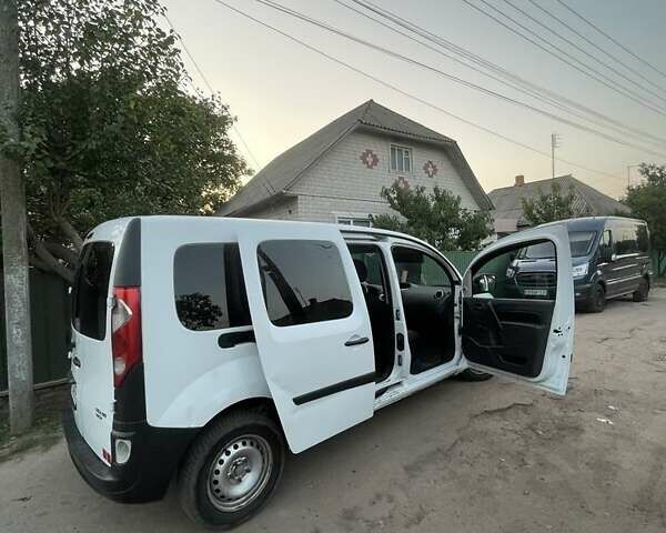 Белый Рено Кенгу, объемом двигателя 1.5 л и пробегом 350 тыс. км за 6050 $, фото 11 на Automoto.ua