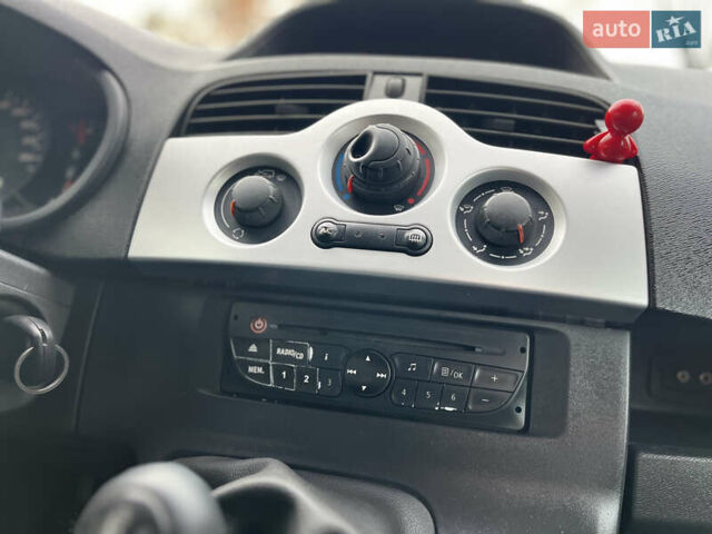 Белый Рено Кенгу, объемом двигателя 1.5 л и пробегом 288 тыс. км за 6350 $, фото 38 на Automoto.ua