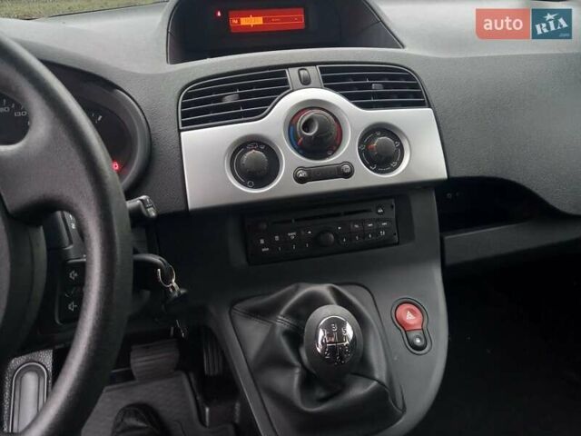 Белый Рено Кенгу, объемом двигателя 1.5 л и пробегом 180 тыс. км за 8999 $, фото 18 на Automoto.ua
