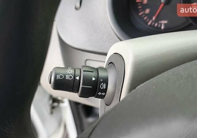 Белый Рено Кенгу, объемом двигателя 1.5 л и пробегом 286 тыс. км за 6000 $, фото 8 на Automoto.ua