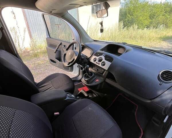 Білий Рено Кєнгу, об'ємом двигуна 1.5 л та пробігом 306 тис. км за 6400 $, фото 22 на Automoto.ua