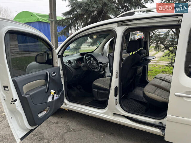 Белый Рено Кенгу, объемом двигателя 1.5 л и пробегом 329 тыс. км за 5199 $, фото 8 на Automoto.ua