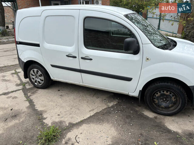 Белый Рено Кенгу, объемом двигателя 1.46 л и пробегом 284 тыс. км за 4800 $, фото 1 на Automoto.ua