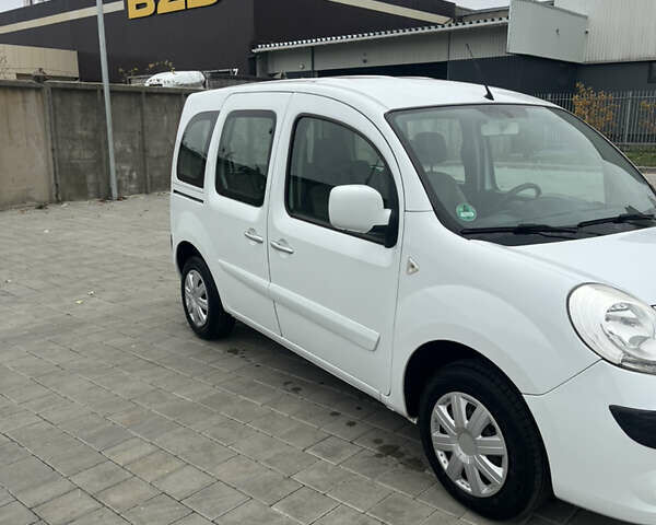 Белый Рено Кенгу, объемом двигателя 1.6 л и пробегом 227 тыс. км за 7700 $, фото 1 на Automoto.ua