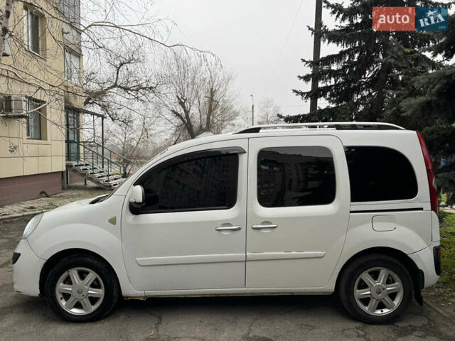 Белый Рено Кенгу, объемом двигателя 1.5 л и пробегом 329 тыс. км за 5199 $, фото 7 на Automoto.ua