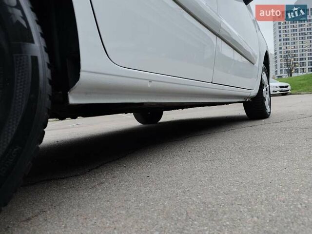 Белый Рено Кенгу, объемом двигателя 1.5 л и пробегом 195 тыс. км за 7929 $, фото 15 на Automoto.ua