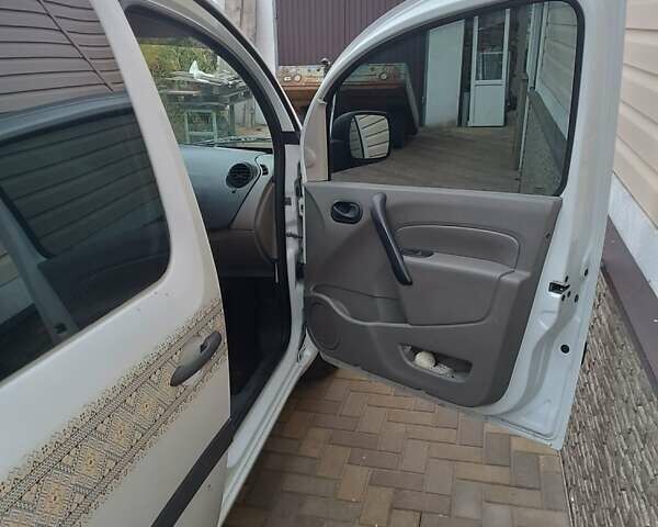 Рено Кєнгу 2011 у Чернігові на Automoto.ua Білий Рено Кєнгу, об'ємом двигуна 1.5 л та пробігом 240 тис. км за 4500 $, фото 3 на Automoto.ua