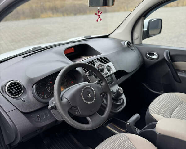 Белый Рено Кенгу, объемом двигателя 1.5 л и пробегом 270 тыс. км за 6499 $, фото 7 на Automoto.ua