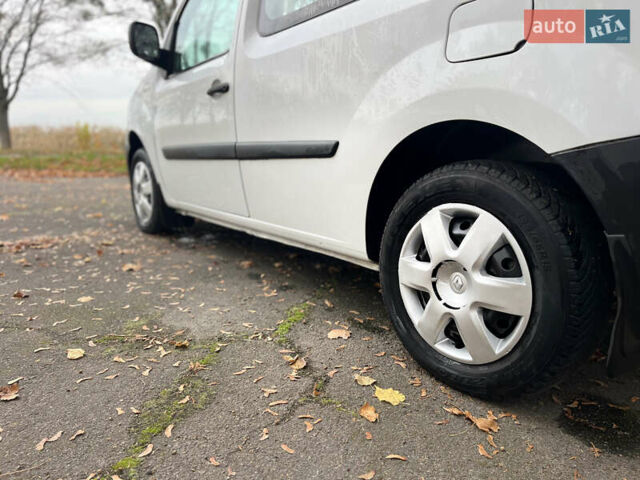 Белый Рено Кенгу, объемом двигателя 1.5 л и пробегом 288 тыс. км за 6350 $, фото 16 на Automoto.ua