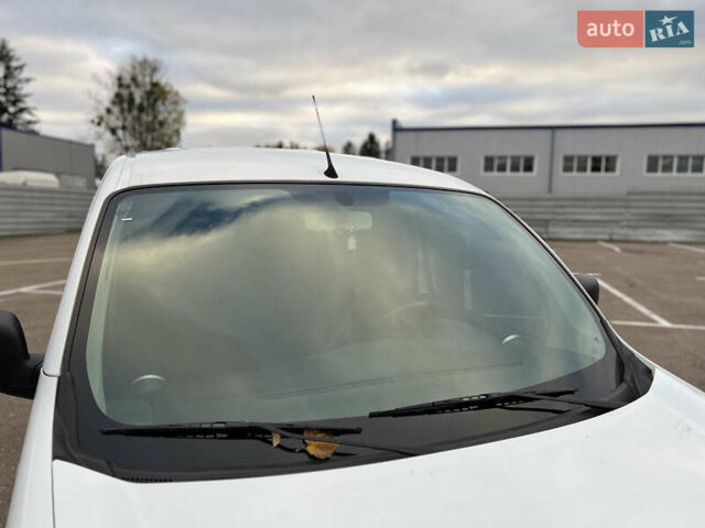 Белый Рено Кенгу, объемом двигателя 1.46 л и пробегом 179 тыс. км за 4999 $, фото 10 на Automoto.ua