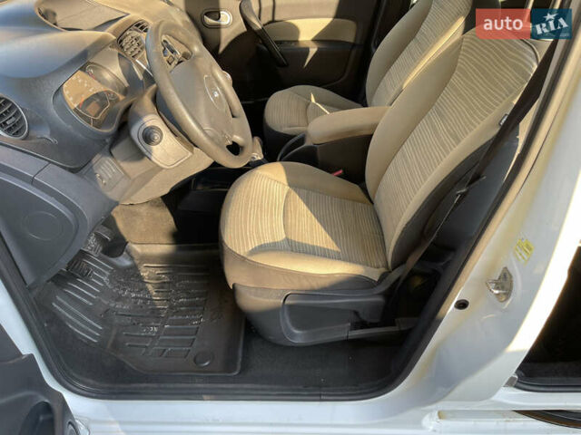 Белый Рено Кенгу, объемом двигателя 1.5 л и пробегом 223 тыс. км за 7450 $, фото 9 на Automoto.ua
