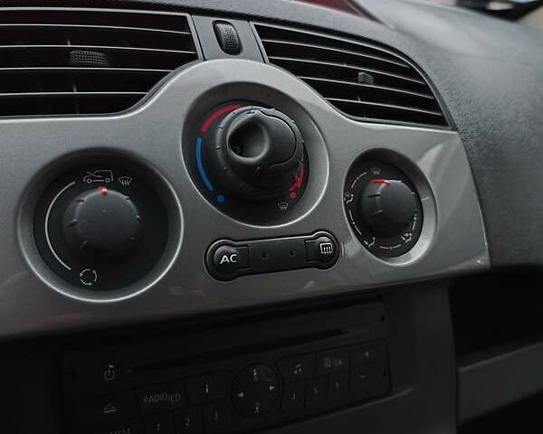 Белый Рено Кенгу, объемом двигателя 1.5 л и пробегом 195 тыс. км за 7929 $, фото 46 на Automoto.ua