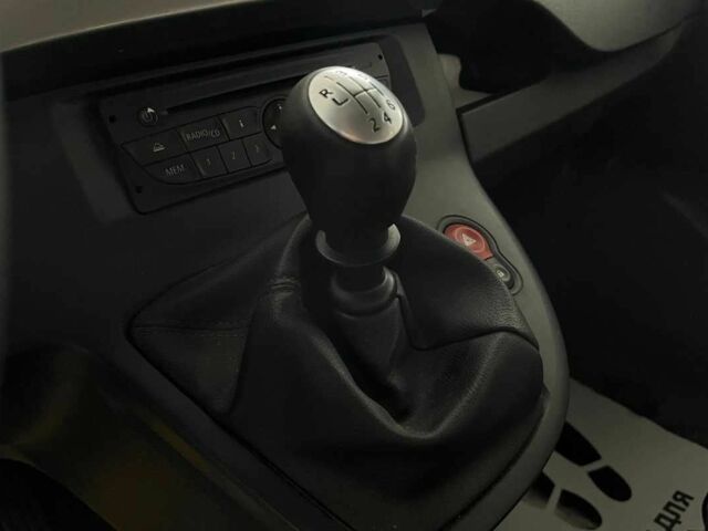 Белый Рено Кенгу, объемом двигателя 1.5 л и пробегом 230 тыс. км за 7600 $, фото 13 на Automoto.ua