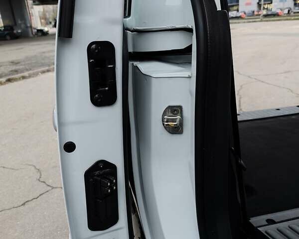 Белый Рено Кенгу, объемом двигателя 1.5 л и пробегом 195 тыс. км за 7929 $, фото 33 на Automoto.ua