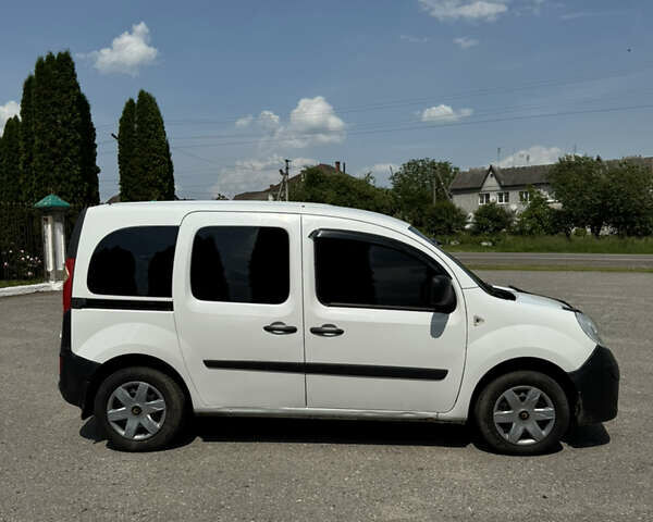 Белый Рено Кенгу, объемом двигателя 1.46 л и пробегом 391 тыс. км за 4300 $, фото 3 на Automoto.ua