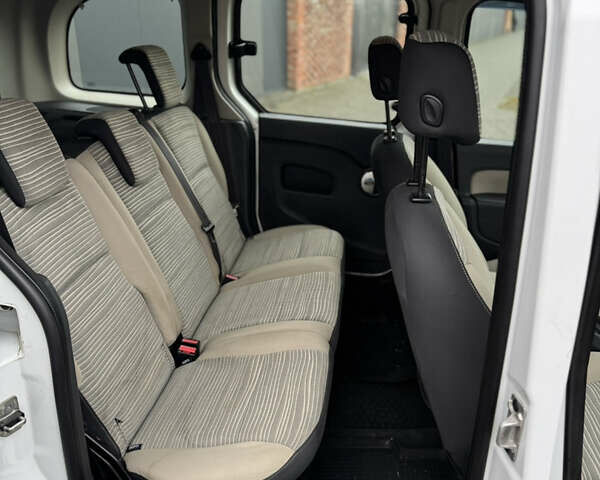 Белый Рено Кенгу, объемом двигателя 1.5 л и пробегом 270 тыс. км за 6499 $, фото 11 на Automoto.ua