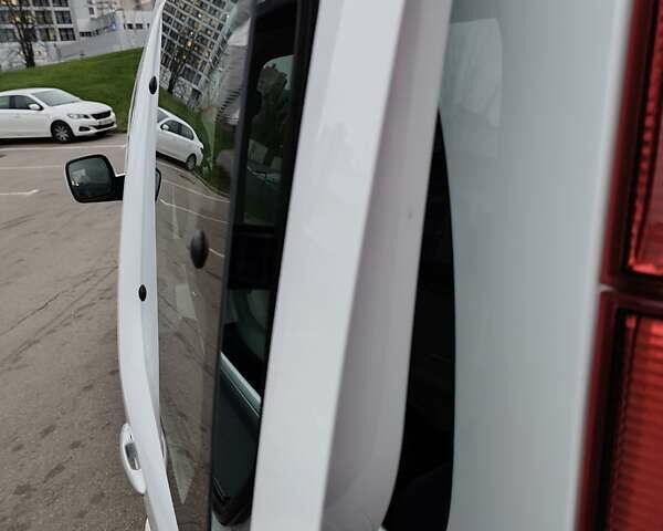 Белый Рено Кенгу, объемом двигателя 1.5 л и пробегом 195 тыс. км за 7929 $, фото 29 на Automoto.ua