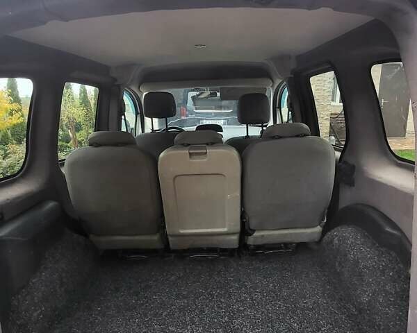 Рено Кєнгу 2011 у Смеле на Automoto.ua Білий Рено Кєнгу, об'ємом двигуна 1.46 л та пробігом 353 тис. км за 4750 $, фото 2 на Automoto.ua